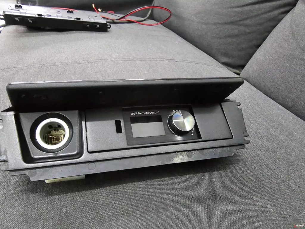 Konsola z demontażu – ramka DSP Awave gotowa do montażu w BMW E63