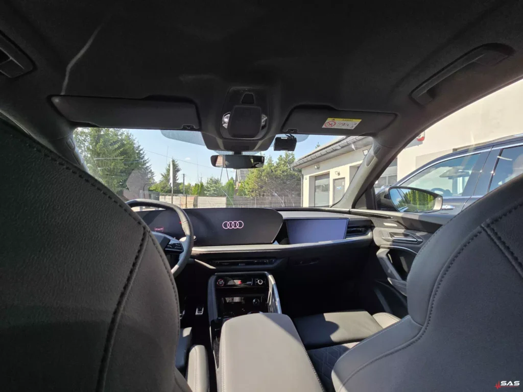 Audi Q5 kamera przednia FineVu GX4K Audi Q5 kamera przednia FineVu GX4K widok z wnętrza