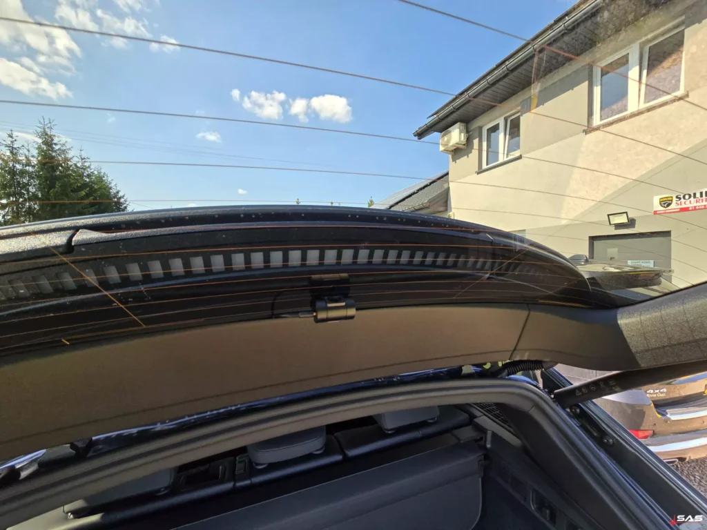 Audi Q5 kamera tylna FineVu GX4K Audi Q5 kamera tylna FineVu GX4K montaż na szybie tylnej