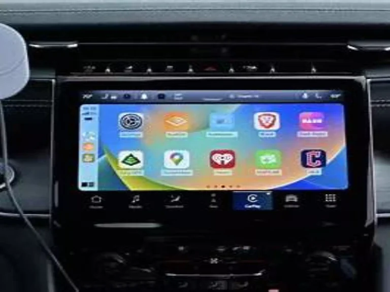 CarPlay w samochodzie: co to jest, jakie korzyści i jak zainstalować (2025)