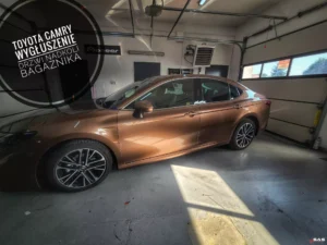 Kompleksowe wygłuszenie Toyota Camry – pełna izolacja akustyczna Comfort Mat, CTK i STP Magma