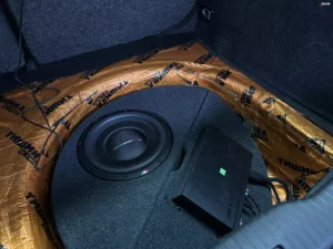 Subwoofer w bagażniku - montaż Car Audio Lublin - Sound Audio System