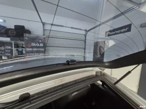 Kamera tylna – montaż na tylnej szybie – Audi TT – FineVu