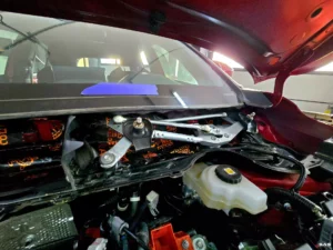 Toyota Corolla Cross wygłuszenie mechanizmu wycieraczek