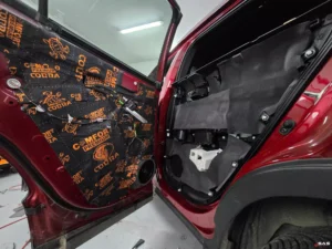 Toyota Corolla Cross wygłuszenie drzwi tylnych Comfort Mat Cobra