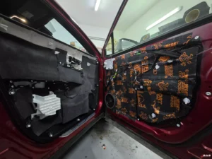 Toyota Corolla Cross wygłuszenie drzwi przednich warstwa druga