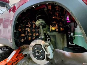 Toyota Corolla Cross wygłuszenie nadkola przedniego Comfort Mat Cobra — Sound Audio System Lublin