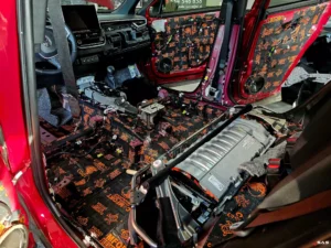 Toyota Corolla Cross wygłuszenie podłogi wersja hybrydowa