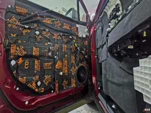 Toyota Corolla Cross oklejanie drzwi przednich Comfort Mat Cobra — Sound Audio System Lublin