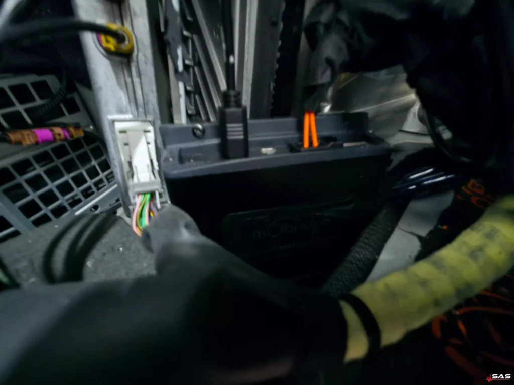 Mercedes S-Class W222 Zapco ADSP-Z16 signal connections