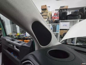 VW Multivan T6.1 – finalny wygląd customowych słupków A po montażu car audio | Sound Audio System Lublin