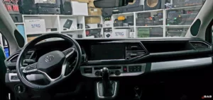 Volkswagen Multivan T6.1 – finalne przygotowanie słupków A przed montażem | Sound Audio System Lublin