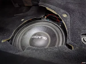 BMW G30 550i – Gladen subwoofers and JL Audio 10W3 trunk subwoofer
