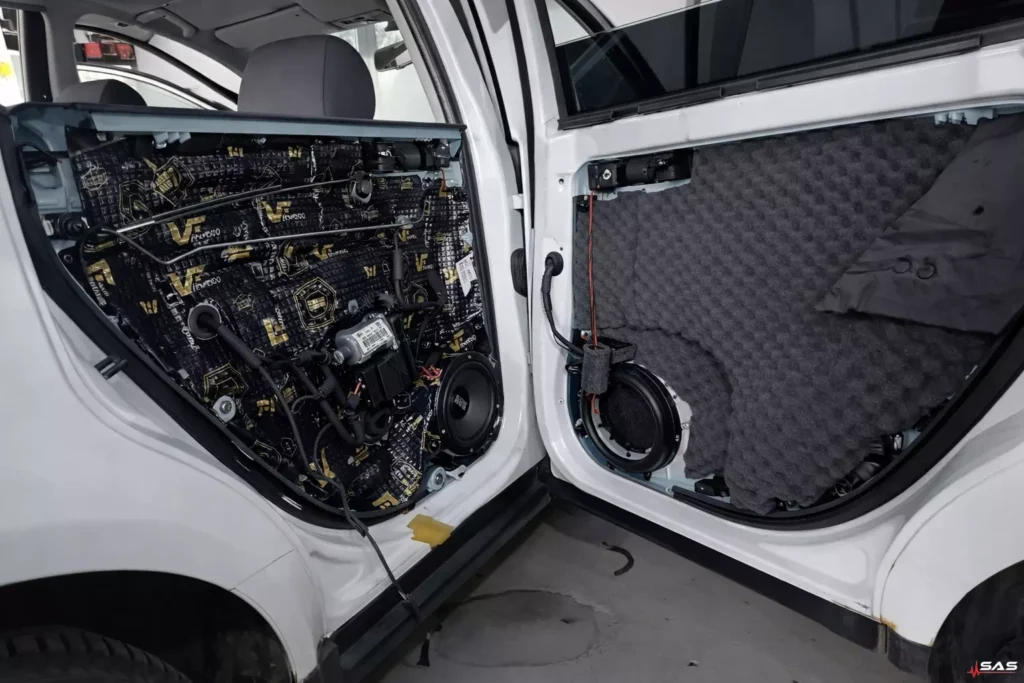 Wnętrze Passata B5 po modernizacji car audio