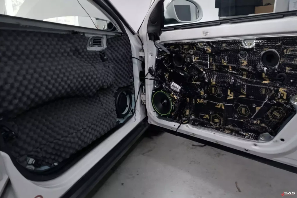 Detale systemu audio Volkswagen Passat B5