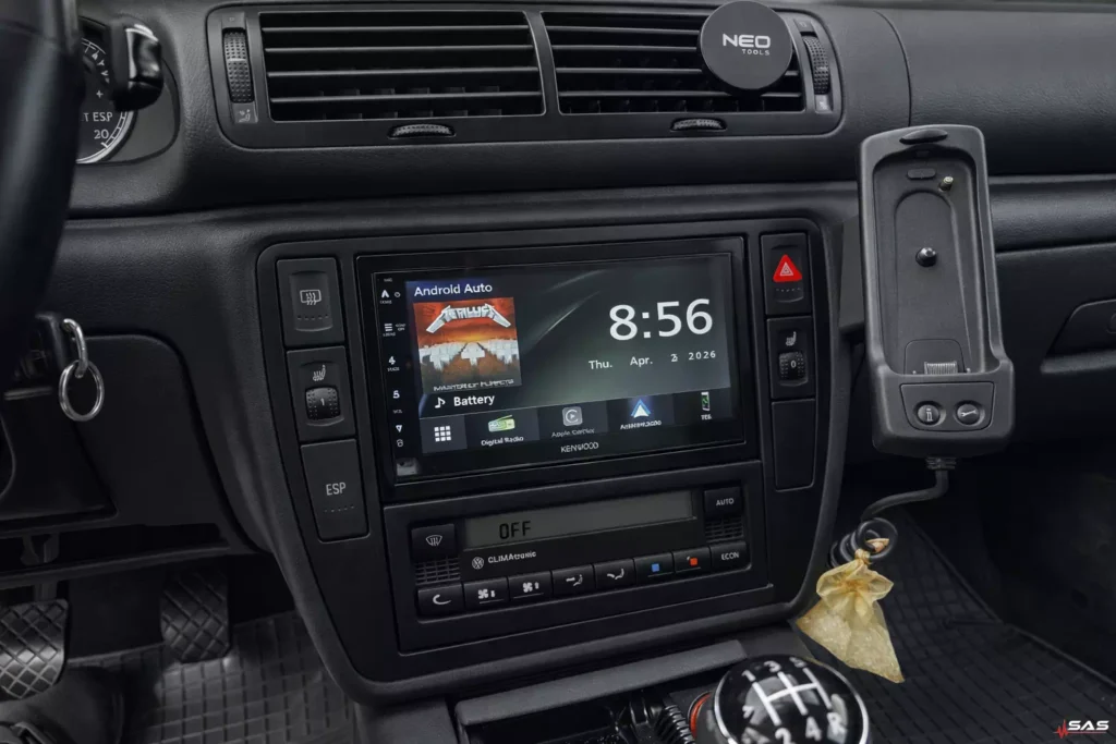Kenwood w Volkswagenie Passacie B5 po montażu
