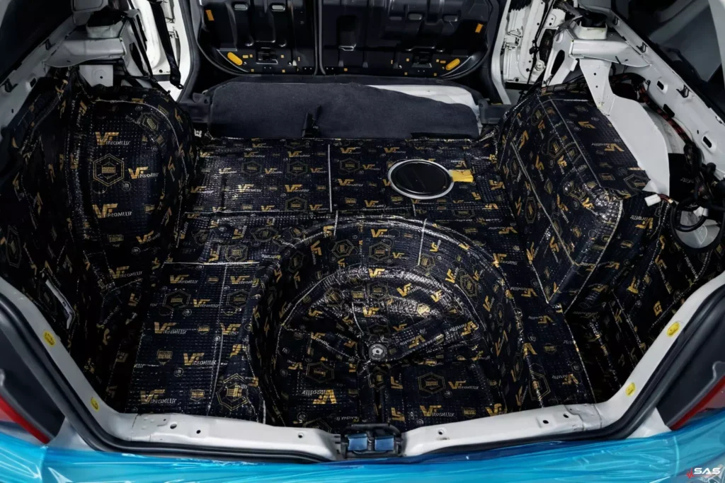 Końcowy etap instalacji audio Passat B5