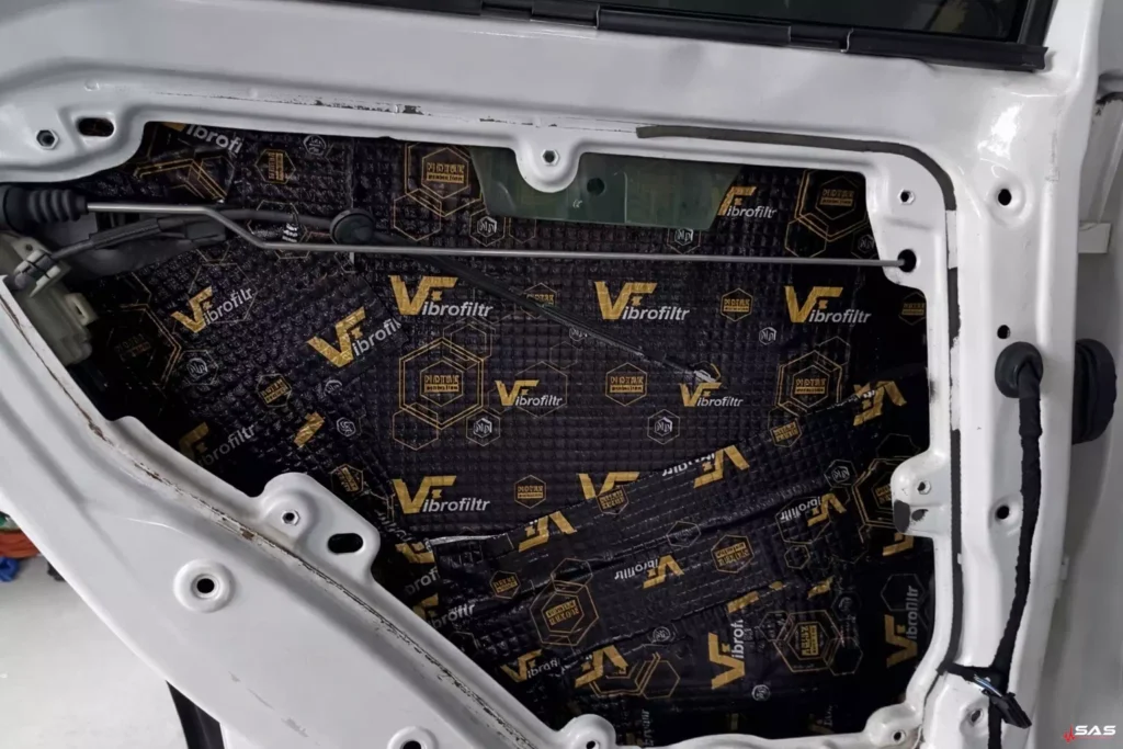 Przygotowanie montażu głośników Volkswagen Passat B5