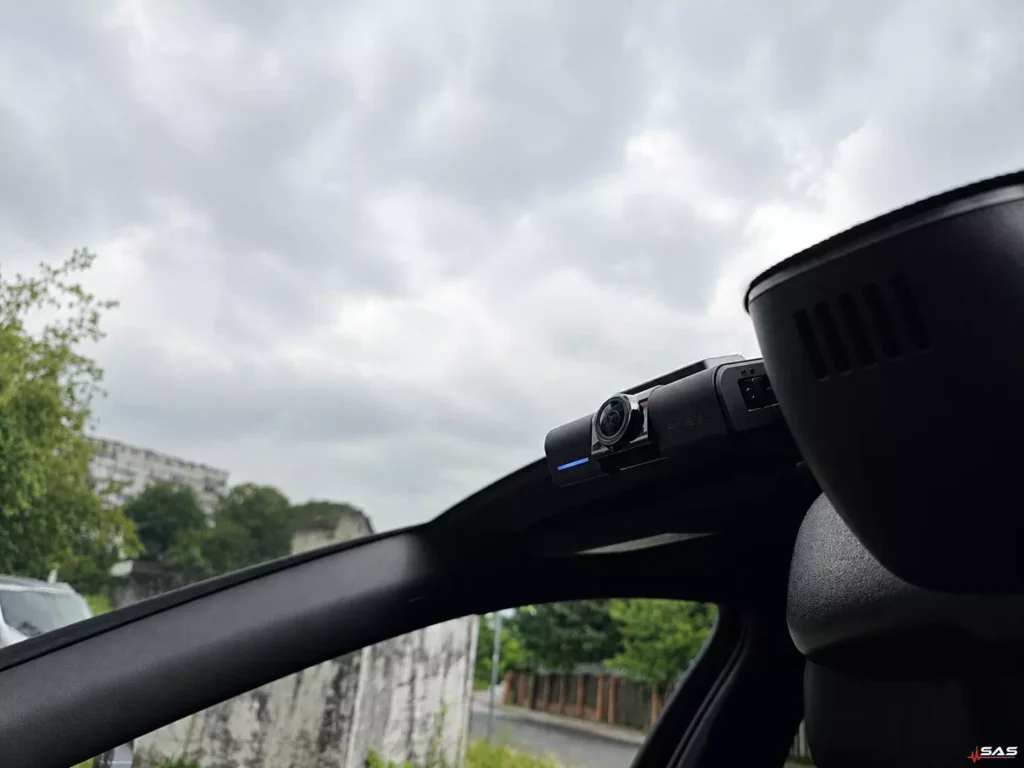 FineVu GX-1100 4K front camera mounted on the windscreen of an Audi A6 C7