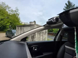 Montaż kamery 70mai A510S przy przedniej szybie Citroena C5 Aircross