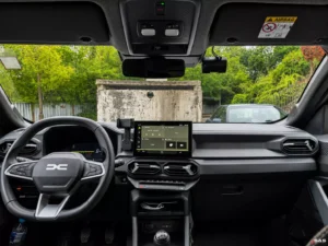 Wnętrze Dacii Duster po montażu kamer przód i tył