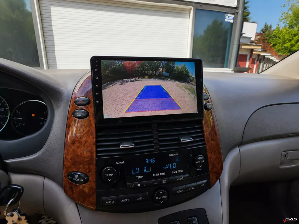 AHD reversing camera image displayed on the Android radio in a Toyota Sienna