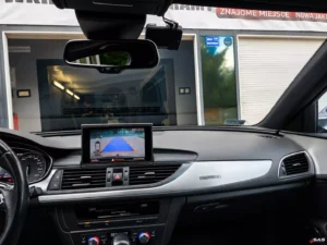 Wnętrze Audi A6 C7 po montażu wideorejestratora FineVu