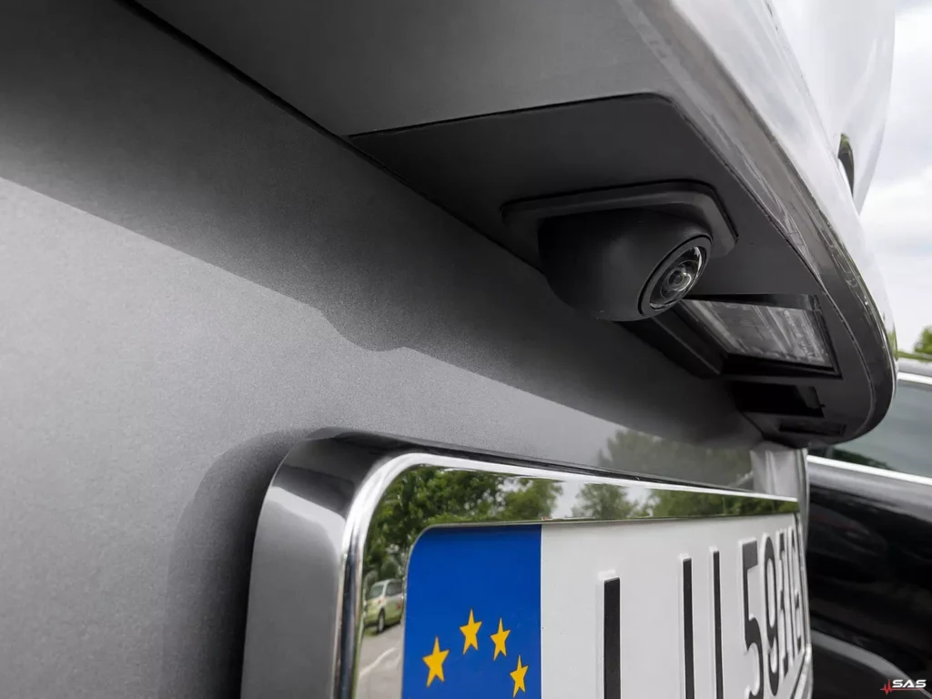 Dedykowana kamera cofania zamontowana przy tablicy rejestracyjnej Hyundai ix35