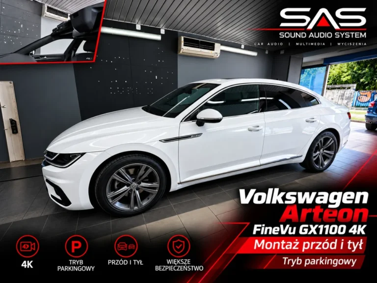 Biały samochód Volkswagen Arteon zaparkowany w warsztacie po montażu kamery.